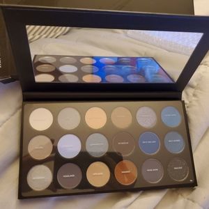 Morphe 18A Blue Ya Away Artistry Eyeshadow Pallette